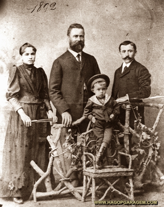 antonio_agu_familia_1892_GR.jpg